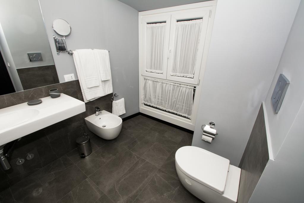 Capital Suite Rome Room photo